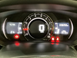 真ん中にデジタルのスピードメーターと、アナログのタコメーターを配した、S660専用の3連メーターになっています。