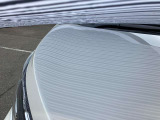 ボンネット1cm〜5cmほどのへこみが複数ある車両となっております。