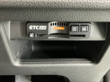 ETC2.0が標準装備です。高速道路の渋滞情報や静止画像提供などをナビとリンクして画面でお知らせします。また、高速道路の一時退出対象インターでは料金据え置きで一時退出もできます
