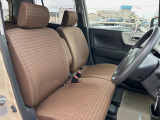 運転席まわりには十分なスペースがあり、大柄な方でもゆったり運転していただける環境です。