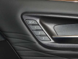 運転席のパワーシートは3名様分までメモリー機能付きです。