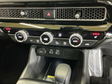 運転席/助手席シートヒーターで寒い日もすぐに温かくなり快適に過ごせます。3段階の温度調整が可能です