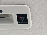 プラズマクラスター搭載のシーリングファンは空気を循環させて、広々とした室内空間の室温を均等に保ちます。