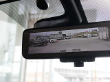 インテリジェントルームミラーです。クリアな後方視界で安全運転をサポートします。