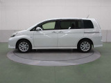 両側スライドドアは狭い駐車場などでの乗り降りに便利です。