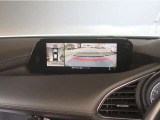 全方位モニターを装備!【駐車の際、ナビ画面に車を真上から捉えた映像が映ります。駐車の際にとても便利な装備です♪