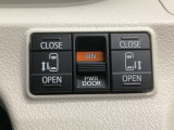 【両側パワースライドドア】両側がパワースライドドアになっており、運転席のスイッチやスマートキーでも開閉が可能です!開口部も広いので乗り降りも楽々♪