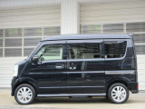 純正アルミで全体的にデザインがまとまっています。車も人も、オシャレはまずは足元からですね。