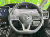 インテリアに合わせたデザインのステアリングは、運転される方のことも考え、運転しやすい形状、大きさです。是非一度、実際に触ってお確かめください。