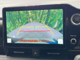 【バックカメラ】駐車時に後方がリアルタイム映像で確認できます。大型商業施設や立体駐車場での駐車時や、夜間のバック時に大活躍!運転スキルに関わらず、今や必須となった装備のひとつです!