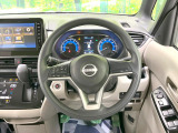 インテリアに合わせたデザインのステアリングは、運転される方のことも考え、運転しやすい形状、大きさです。是非一度、実際に触ってお確かめください。