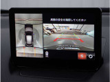 【360&deg;ビュー・モニター】専用カメラにより上から見下ろしたような視点で360度クルマの周囲を確認することができます。駐車が苦手な方でも縦列駐車や幅寄せ時に活躍してくれます。