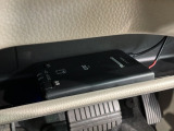 いまや快適なカーライフに欠かせないETCが付いています。