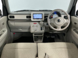 【インパネ】運転のしやすさを最優先に設計された見晴らしの良いフロントビュー。車両間隔が掴みやすく狭い道でも安心♪「安全」と「品質」を最優先に、安心してお乗りいただけるクルマを提供いたします。