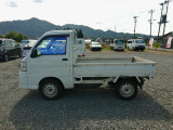 4WD、5速MT、エアコン、パワステ!ご来店の際は、在庫確認の上お越しくださいますようお願いします。