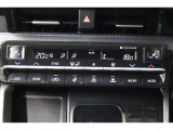 運転席と助手席、それぞれ温度調節ができ、オールシーズン快適なオートエアコンとなっております!