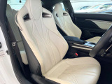 【本革シート】上質な本革を使用し、高級感あふれる本革シート。常に体に触れる部分だから、座り心地の良さにはこだわりたいですね♪汚れの付着や劣化を抑制する内装コーティング施工もおススメですよ♪