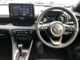シンプルで使いやすいコクピット。視界性もよく運転しやすいですよ。スイッチ類も使いやすい場所に配置されています。