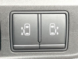 【両側パワースライドドア】スマートキーや運転席のスイッチで後席両側スライドドアの開閉が可能♪電動だから力を入れてドアを開ける必要が無く、小さなお子様でも簡単に開け閉めでき快適です♪