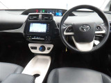 ぜひ展示車の運転席に座ってみてください。