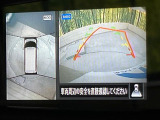 【全周囲カメラ】専用のカメラにより、上から見下ろしたような視点で360度クルマの周囲を確認することができます☆死角部分も確認しやすく、狭い場所での切り返しや駐車もスムーズに行えます。