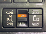 【両側パワースライドドア】スマートキーや運転席のスイッチで後席両側スライドドアの開閉が可能♪電動だから力を入れてドアを開ける必要が無く、小さなお子様でも簡単に開け閉めでき快適です♪
