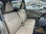 運転席まわりには十分なスペースがあり、大柄な方でもゆったり運転していただける環境です。