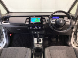 【前方視界】開放的な前方視界!運転がしやすく疲れにくいです♪窓が大きく、見通しがとっても良いおクルマですよ♪
