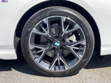 BMWを熟知したメカニックによる100項目の点検・整備を行います。不具合箇所、交換時期に達している部品に関しましては、全て当社負担で交換してからのご納車となります。