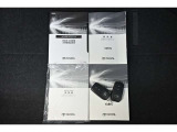 保証書・記録簿・取扱説明書と揃っていいます。キーの電池は新品にお取替えしてから納車させて頂きます。