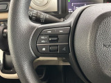 ステアリングにオーディオ操作スイッチが付いています。オーディオ画面に直接タッチしなくても操作が出来ますので、運転に集中できます。