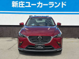 凛とした表情のフロントマスクが、自信に満ちた走りを感じさせます。The dignified front face inspires confident driving.