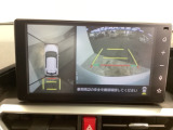 後方確認はお任せ! リアカメラ装備でバック駐車をサポートします。