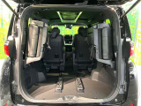 【パワーバックドア】スマートキーや運転席のボタンを押すだけでリアゲートが自動で開閉します!荷物を持っている時や、高い位置にあるバックドアを閉める際に便利な機能です♪