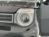LEDヘッドライトは、点灯の瞬間から最大光量を発揮し、突然暗くなるトンネルなどでの安定感を高めます。