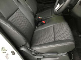 運転席シートリフター!ご自分の好きなシートポジションが取れるので運転が楽しくなりますし疲れにくいです。