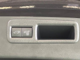 【パワーバックドア】スマートキーや運転席のボタンを押すだけでリアゲートが自動で開閉します!荷物を持っている時や、高い位置にあるバックドアを閉める際に便利な機能です♪