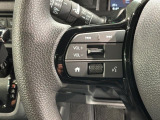 ステアリングにオーディオ操作スイッチが付いています。オーディオ画面に直接タッチしなくても操作が出来ますので、運転に集中できます。