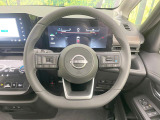 インテリアに合わせたデザインのステアリングは、運転される方のことも考え、運転しやすい形状、大きさです。是非一度、実際に触ってお確かめください。