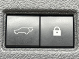 【パワーバックドア】スマートキーや運転席のボタンを押すだけでリアゲートが自動で開閉します!荷物を持っている時や、高い位置にあるバックドアを閉める際に便利な機能です♪