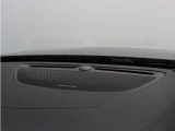 【harman/kardon】世界のオーディオファン垂涎のプレミアムサウンドシステムを搭載。原音に近い音場空間を忠実に再現。乗る人すべてに最良の音響体験を提供します。