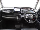 シンプルかつ高級感のある車内