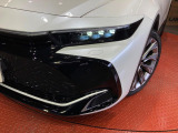 【LEDヘッドライト】悪天候や夜間走行時も良好な視界を確保し安心して運転できる高輝度LEDヘッドライトを装備!点灯速度が早く、消費電力も抑えられています。