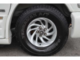 265/70R15 純正15アルミホイールを装着致します。