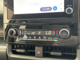 オートエアコンは温度を設定するだけで、自動で風量などを設定してくれます。運転しながら操作も必要ないので、安全性も向上します。
