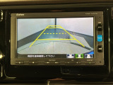 リバースギアに入れるだけで後方の表示へ切り替わります。夜間や雨の日の駐車も楽になりますよ。