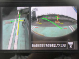 ナビ画面にアラウンドビュ-モニタ-の映像を映し出しています。  狭い場所での車庫入れをサポ-トしてくれる便利アイテムです。
