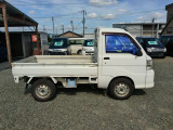 4WD、5速MT、エアコン、パワステ!ご来店の際は、在庫確認の上お越しくださいますようお願いします。