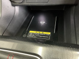 ワイヤレス充電器ついてます!スマートフォンを置くだけで充電可能。ケーブルをつなぐ煩わしさがありません。