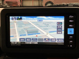 ダイハツ純正ナビゲーションを装備しています☆TVは画像がきれいなフルセグになっていてスマホに入っている音楽もBluetoothで繋いで楽しんでいただけます☆
